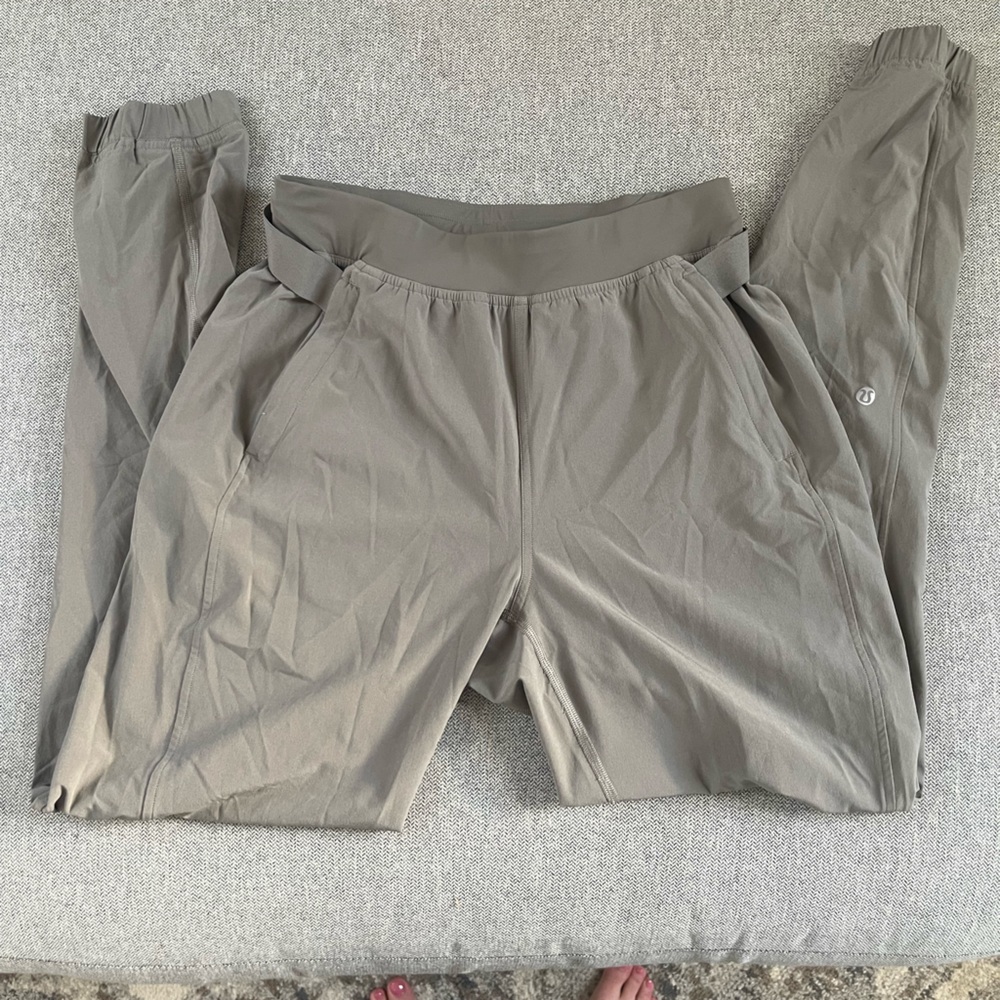 Lululemon joggers. Color sage. Size 6